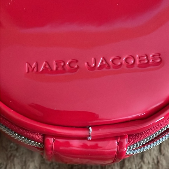 MARC JACOBS Red Patent Leather Crossbody Round Canteen Bag - mini 4” - Picture 6 of 7